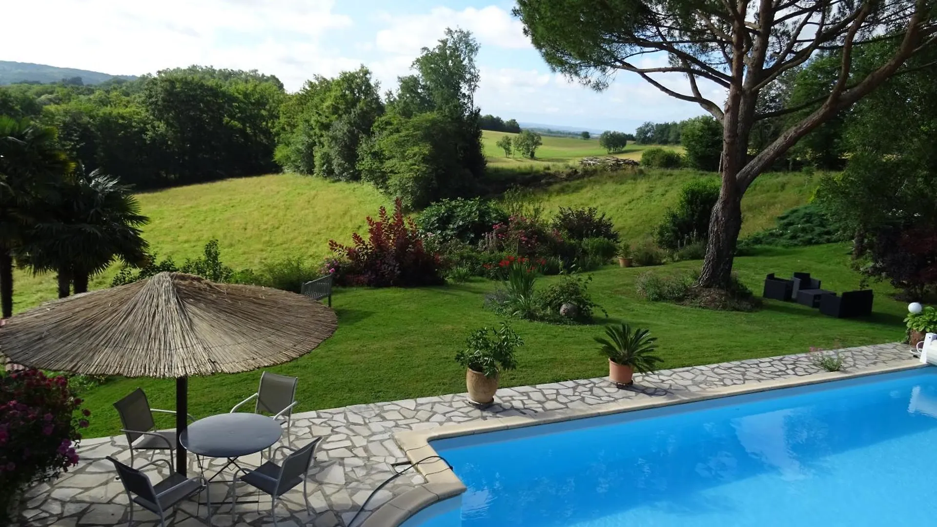 Villa Au Moulié à Blousson-Sérian Hébergement de vacances